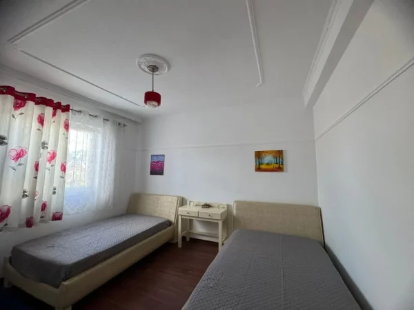 Tirane, jepet me qera apartament 2+1+Ballkon Kati 3, 90 m² 550 € (prane Spitalit Amerikan2)