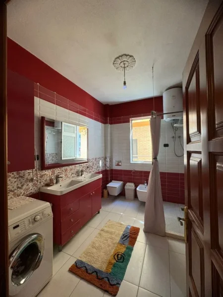 Tirane, jepet me qera apartament 2+1+Ballkon Kati 3, 90 m² 550 € (prane Spitalit Amerikan2)