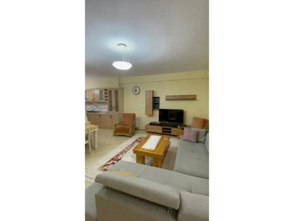 Tirane, jepet me qera apartament 2+1+Ballkon Kati 2, 100 m² 700 € (kodra e diellit)