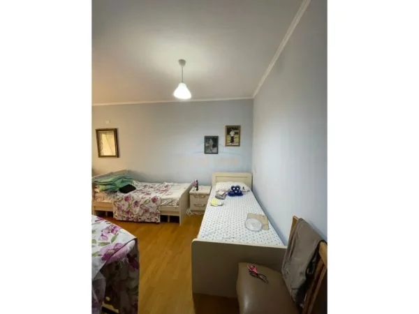 Tirane, shitet apartament 2+1+Ballkon Kati 4, 97 m² 175.000 € (kodra e diellit)