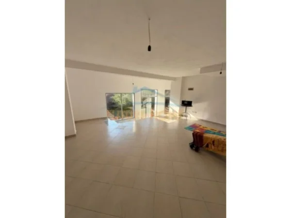 Tirane, shitet ambjent biznesi Kati 0, 105 m² 145.000 € 