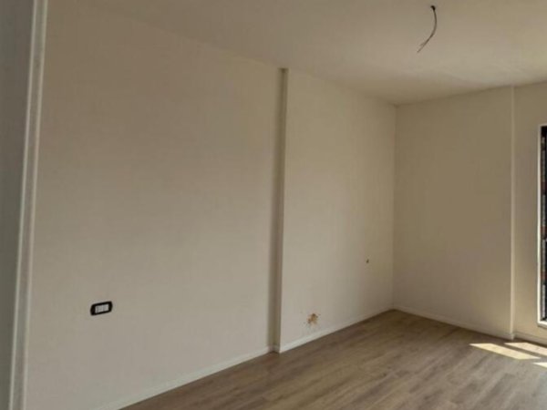 Tirane, shitet apartament 3+1 Kati 5, 74 m² 203.000 € (QENDER)
