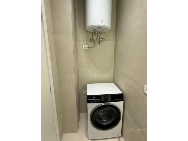 Tirane, jepet me qera apartament 1+1 Kati 5, 57 m² 700 € 