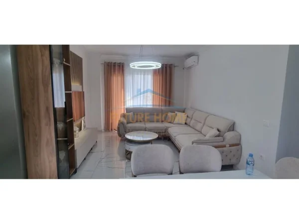 Tirane, jepet me qera apartament 2+1 Kati 1, 105 m² 500 € (FRESK)
