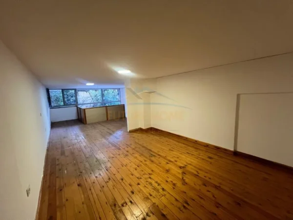 Tirane, shitet ambjent biznesi Kati 0, 43 m² 120.000 € (SHKOLLA E KUQE)