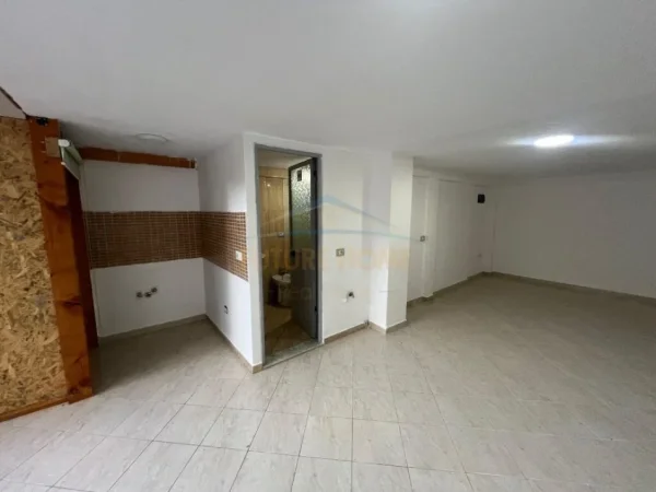 Tirane, shitet ambjent biznesi Kati 0, 43 m² 120.000 € (SHKOLLA E KUQE)