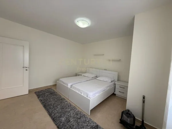 Tirane, jepet me qera apartament 2+1 Kati 8, 100 m² 800 € 