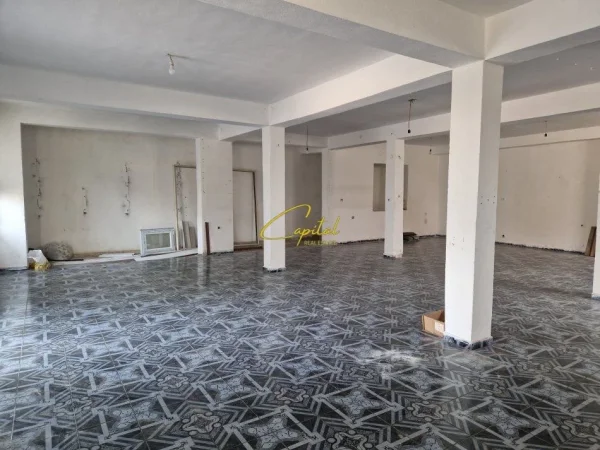 Tirane, jepet me qera dyqan Kati 0, 160 m² 450 € (KAMEZ)