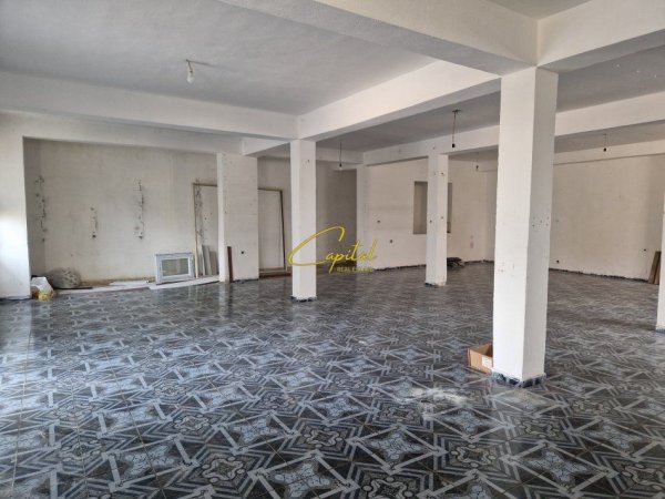 Tirane, jepet me qera dyqan Kati 0, 160 m² 450 € (KAMEZ)