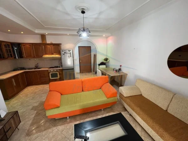 Tirane, jepet me qera apartament 2+1+2 Kati 9, 87 m² 650 € (Rruga Jordan Misja)