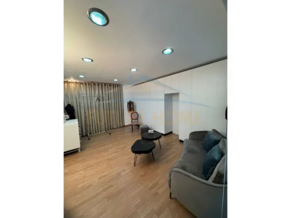 Tirane, shitet ambjent biznesi Kati 0, 31 m² 150.000 € (PALLATET AGIMI)
