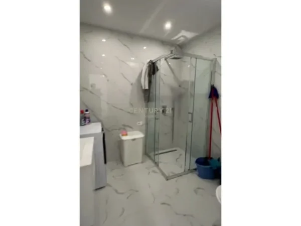 Tirane, jepet me qera apartament 1+1 Kati 3, 65 m² 500 € 