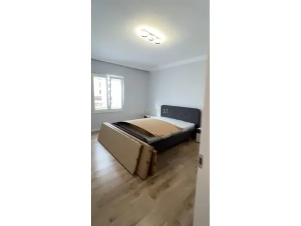 Tirane, jepet me qera apartament 1+1 Kati 3, 65 m² 500 € 