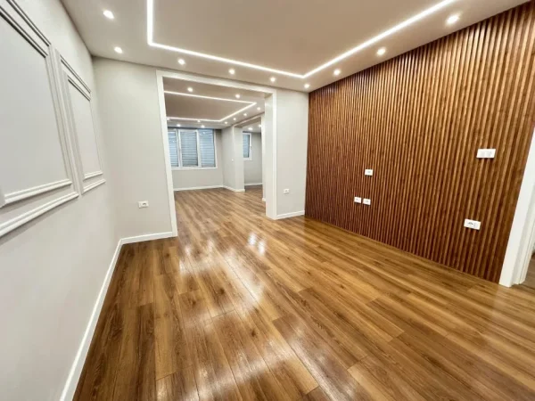 Tirane, shitet apartament duplex 2+1+Ballkon Kati 3, 97 m² 350.000 € (Bllok)