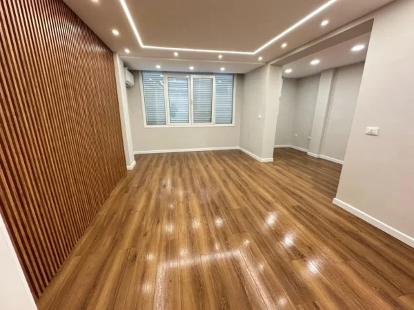 Tirane, shitet apartament duplex 2+1+Ballkon Kati 3, 97 m² 350.000 € (Bllok)