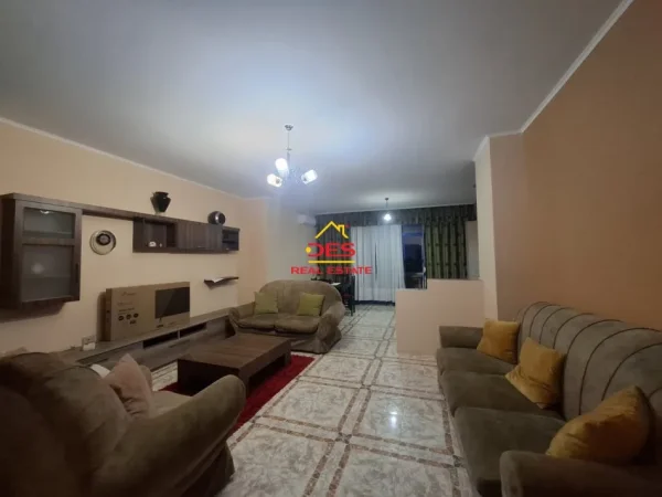 Vlore, jepet me qera apartament 3+1+Ballkon Kati 2, 120 m² 550 € (Rruga Sadik Zotaj)