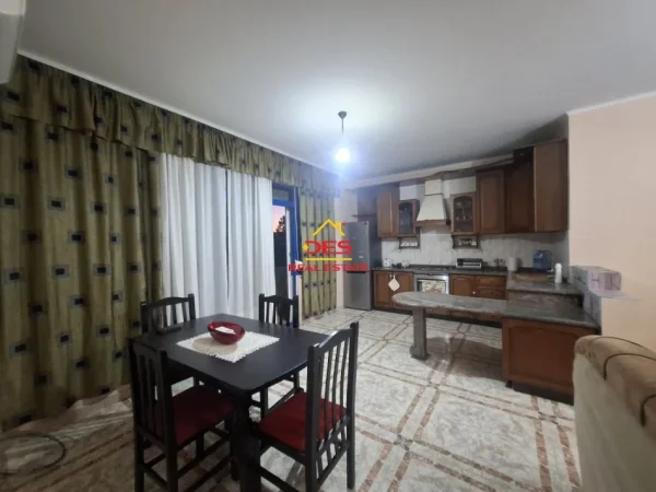 Vlore, jepet me qera apartament 3+1+Ballkon Kati 2, 120 m² 550 € (Rruga Sadik Zotaj)