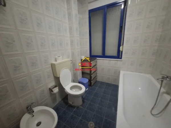 Vlore, jepet me qera apartament 3+1+Ballkon Kati 2, 120 m² 550 € (Rruga Sadik Zotaj)