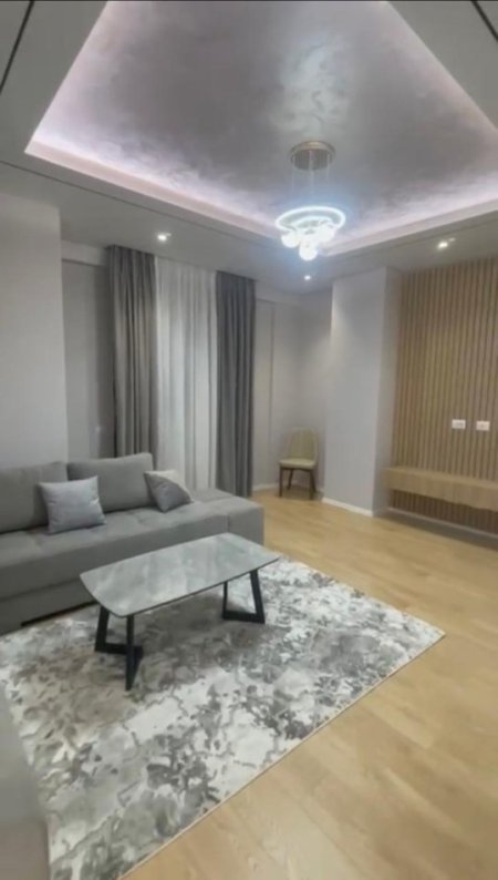 Tirane, jepet me qera apartament 2+1+Ballkon Kati 6, 95 m² 800 € (Pallati i ish Hotel Molla)