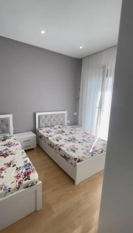Tirane, jepet me qera apartament 2+1+Ballkon Kati 6, 95 m² 800 € (Pallati i ish Hotel Molla)