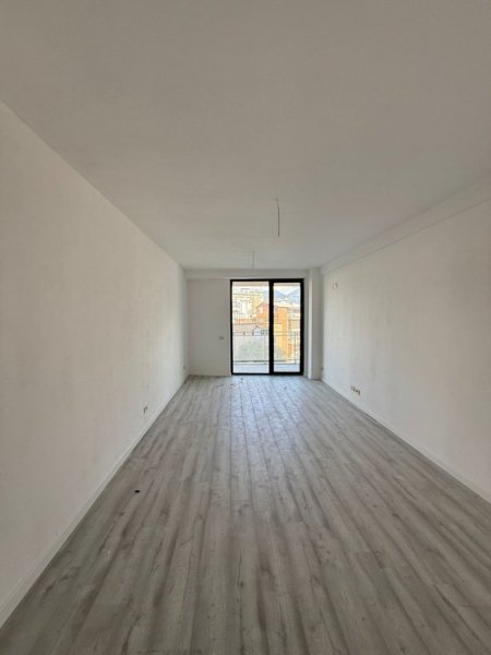 Tirane, jepet me qera apartament 2+1 Kati 2, 100 m² 600 € (Mine Peza)