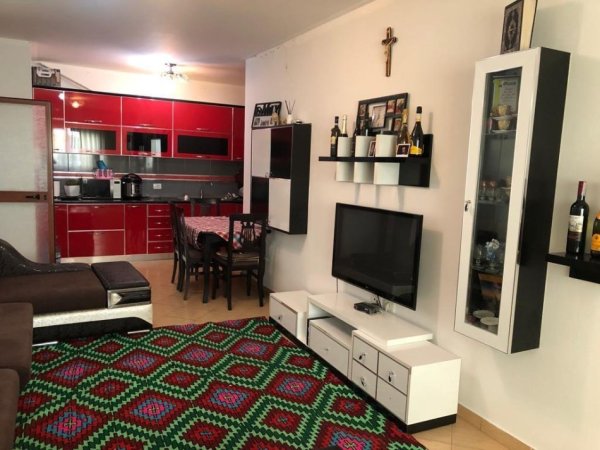 Tirane, jepet me qera 2+1 Kati 2, 110 m² 550 € (5 MAJI)
