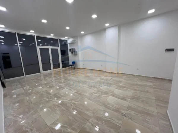 Tirane, shitet ambjent biznesi Kati 0, 122 m² 350.000 € 