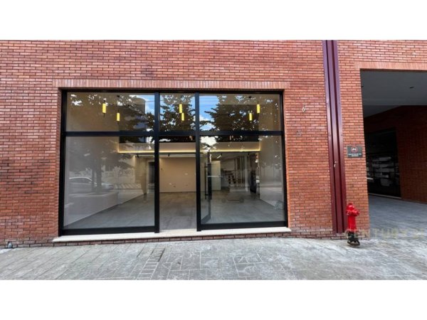 Tirane, jepet me qera ambjent biznesi Kati 0, 80 m² 1.200 € (Golden Park 3)