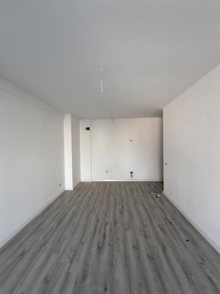 Tirane, jepet me qera zyre Kati 2, 105 m² 600 € (MINE PEZA)