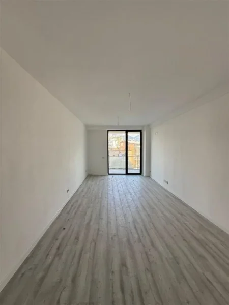 Tirane, jepet me qera zyre Kati 2, 105 m² 600 € (MINE PEZA)
