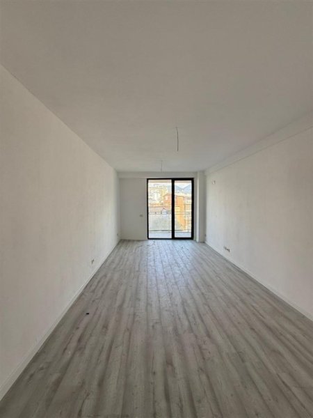 Tirane, jepet me qera zyre Kati 2, 105 m² 600 € (MINE PEZA)