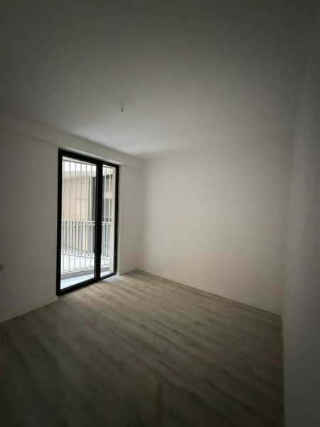Tirane, jepet me qera zyre Kati 2, 105 m² 600 € (MINE PEZA)