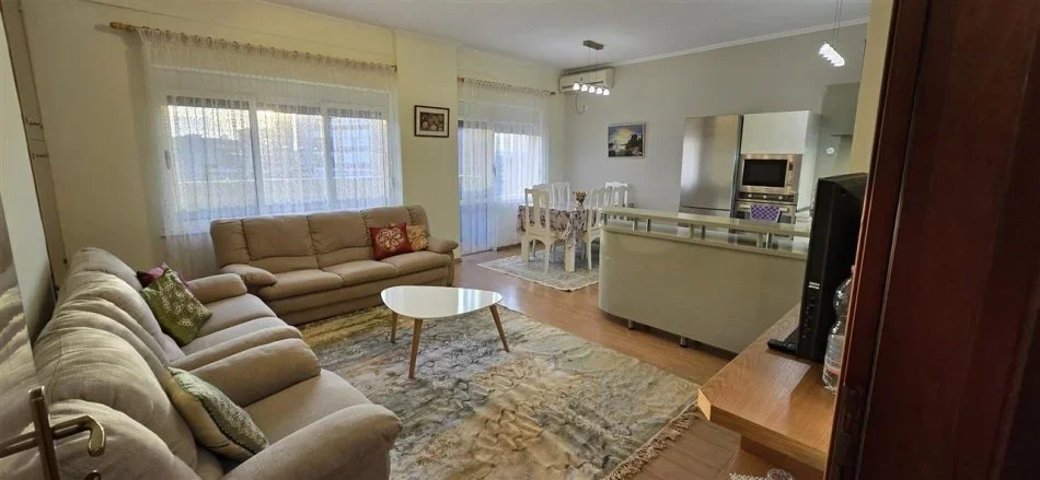 Tirane, jap me qera apartament 2+1+Ballkon Kati 7, 115 m² 750 € (pazari i ri)