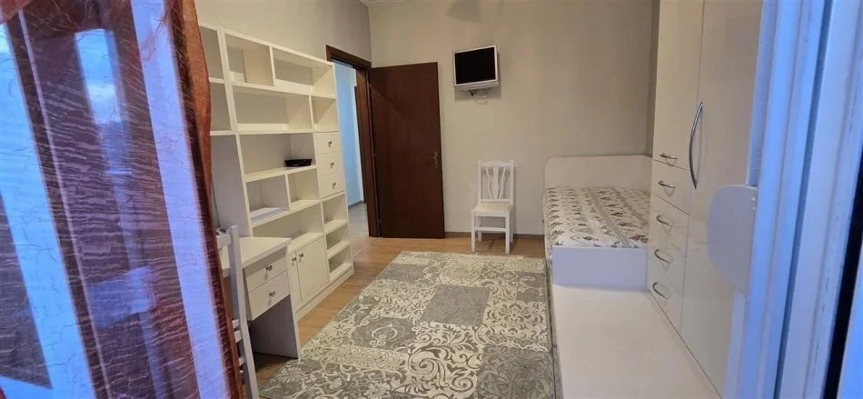 Tirane, jap me qera apartament 2+1+Ballkon Kati 7, 115 m² 750 € (pazari i ri)