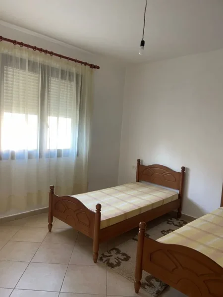 Tirane, jepet me qera apartament 2+1+Ballkon Kati 2, 85 m² 450 € (kopshti botanik)