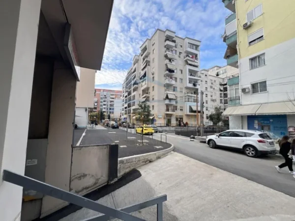 Tirane, shitet ambjent biznesi Kati 0, 40 m² 90.000 € 