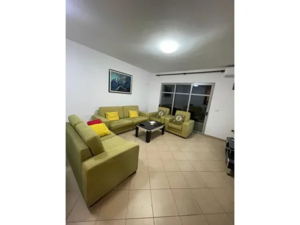 Tirane, jepet me qera apartament 2+1 Kati 1, 102 m² 600 € (Pazari i Ri , Shkolla e Kuqe)