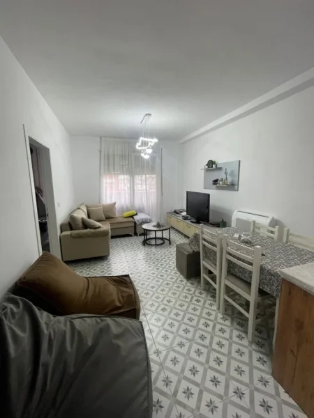 Tirane, jepet me qera apartament 1+1+Ballkon Kati 10, 65 m² 450 € (kompleksi golden park)
