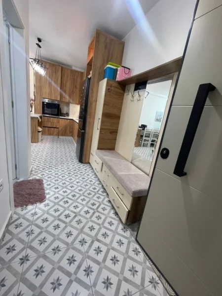 Tirane, jepet me qera apartament 1+1+Ballkon Kati 10, 65 m² 450 € (kompleksi golden park)