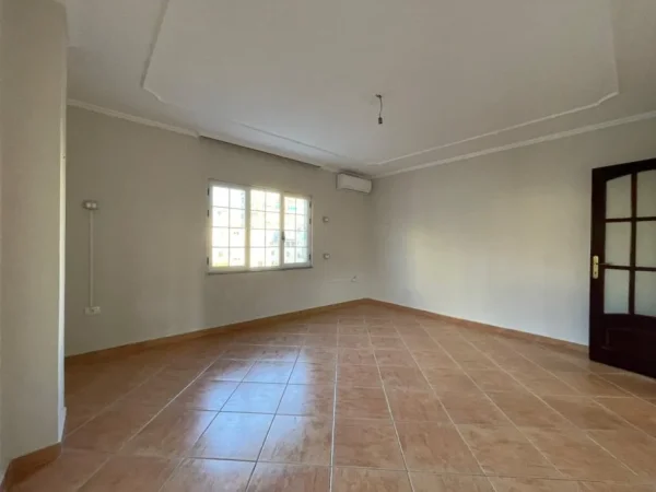 Tirane, jepet me qera zyre Kati 4, 178 m² 1.700 € (tek Sheshi Willson)