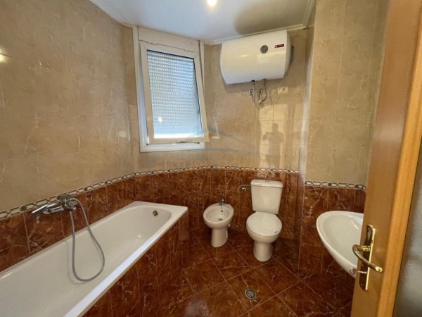 Tirane, shitet apartament 2+1+Ballkon Kati 3, 113 m² 250.000 € (medar shtylla)