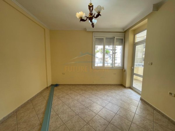 Tirane, shitet apartament 2+1+Ballkon Kati 3, 113 m² 250.000 € (medar shtylla)