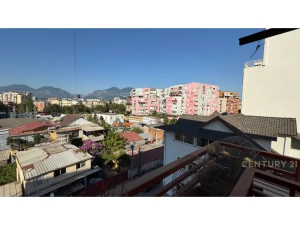 Tirane, jepet me qera apartament 3+1 Kati 5, 115 m² 800 € (Don Bosko)