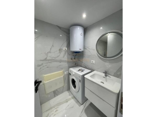 Tirane, jepet me qera apartament duplex 1+1 Kati 0, 38 m² 450 € (Fresk , Restorant Fresku)