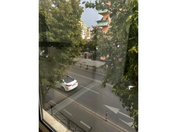 Tirane, shes apartament 1+1+Ballkon Kati 2, 70 m² 185.000 € (Rruga e durresit)