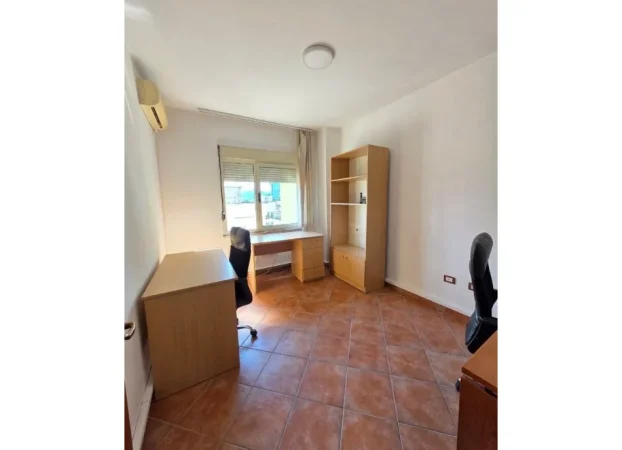 Tirane, jepet me qera apartament 3+1+Ballkon , 120 m² 650 € (Bulevardi Zogu I)