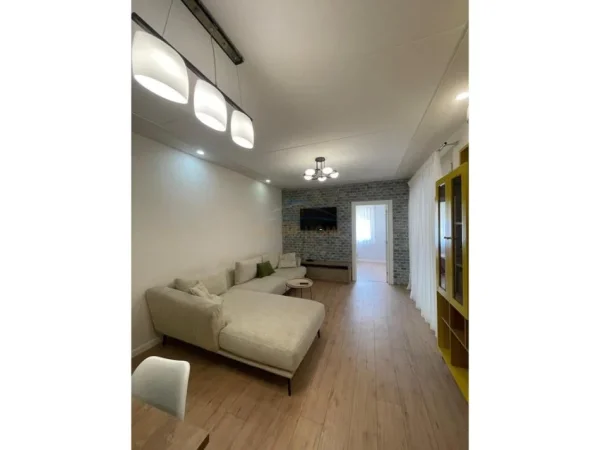 Tirane, jepet me qera apartament 2+1 Kati 1, 94 m² 700 € (KODRA E DIELLIT 1)