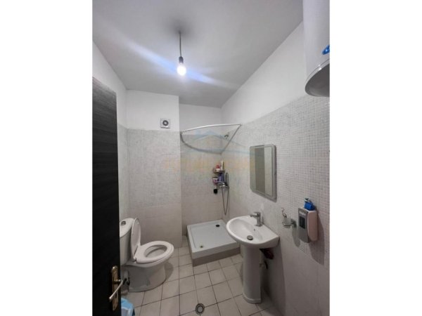 Tirane, shitet apartament 2+1+Ballkon Kati 4, 99 m² 150.000 € (Unaza e Re)