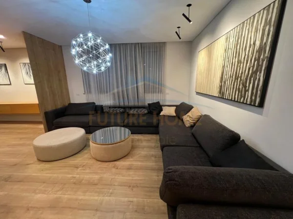 Tirane, jepet me qera apartament 2+1 Kati 9, 165 m² 2.000 € (STADIUM DINAMO)