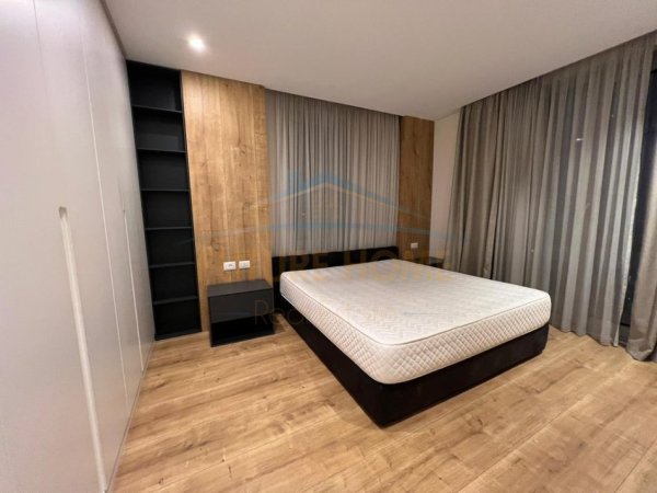 Tirane, jepet me qera apartament 2+1 Kati 9, 165 m² 2.000 € (STADIUM DINAMO)